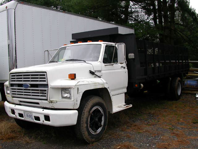1991 f 700 with 20 ft flatbed and sides
