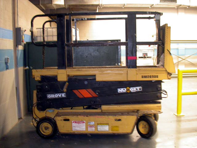 grove 20 ft scissor lift